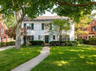 222 Moran Rd, Grosse Pointe Farms, MI 48236