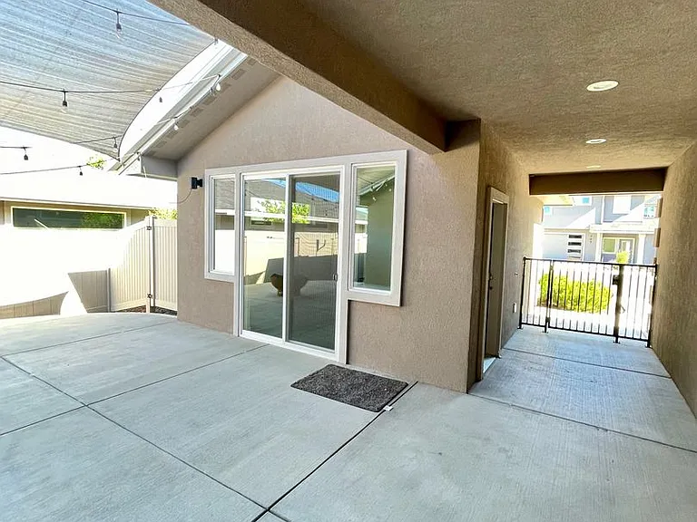 304 E Stanford Ave — Photo 4