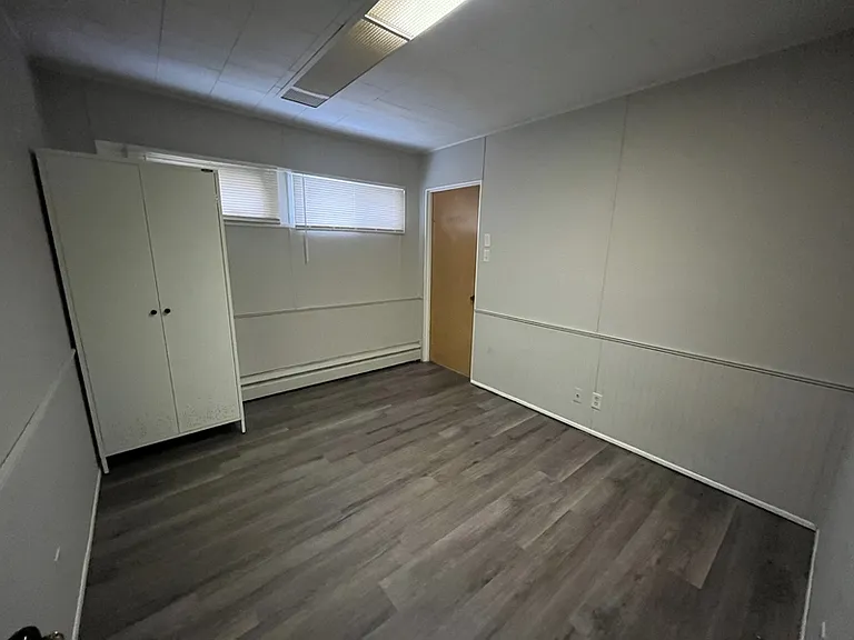 708 Saint Clair Ave — Photo 11