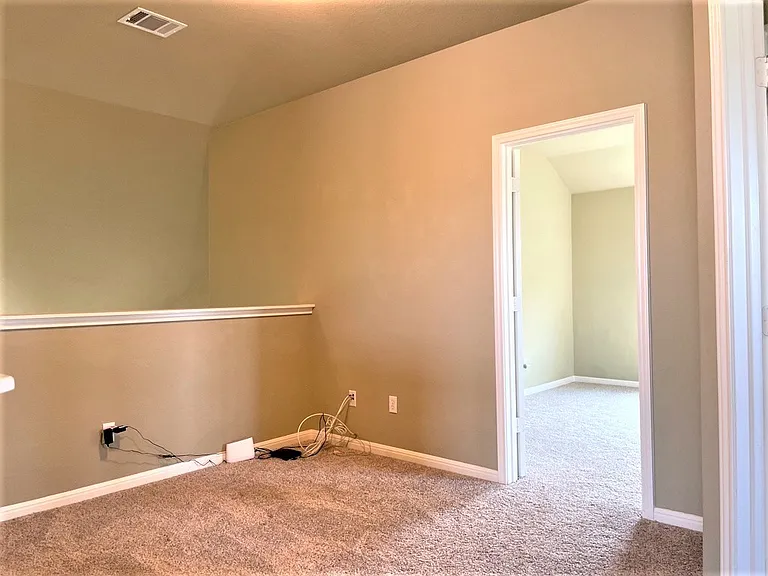 2409 Dovetail St — Photo 30