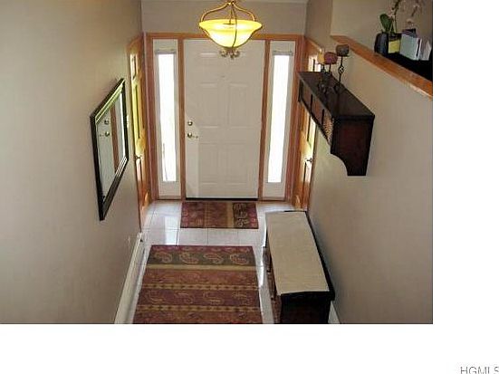 3rd image of 32 Mohawk Ln