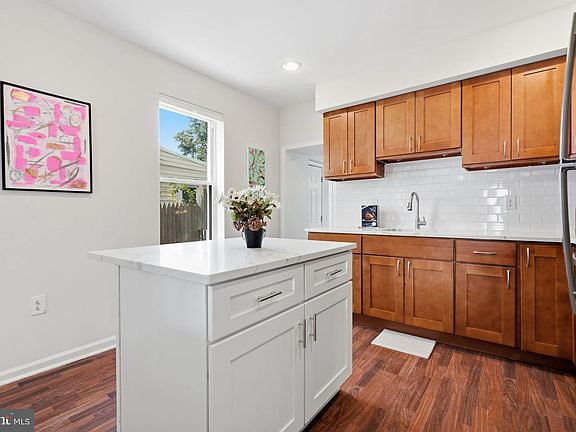 4th image of 436 Lemonte St