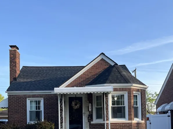 1741 Chestnut St, Wyandotte, MI 48192