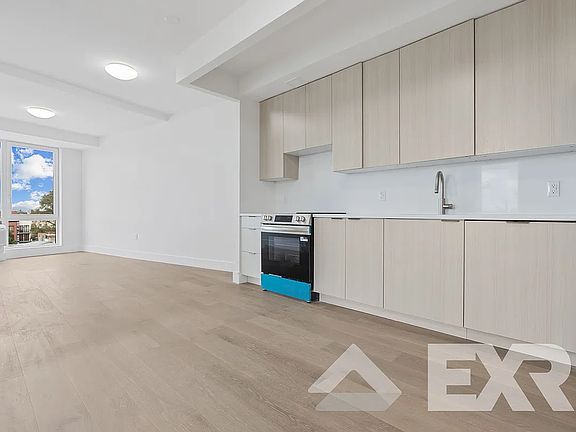2nd image of 48 Somers St #506