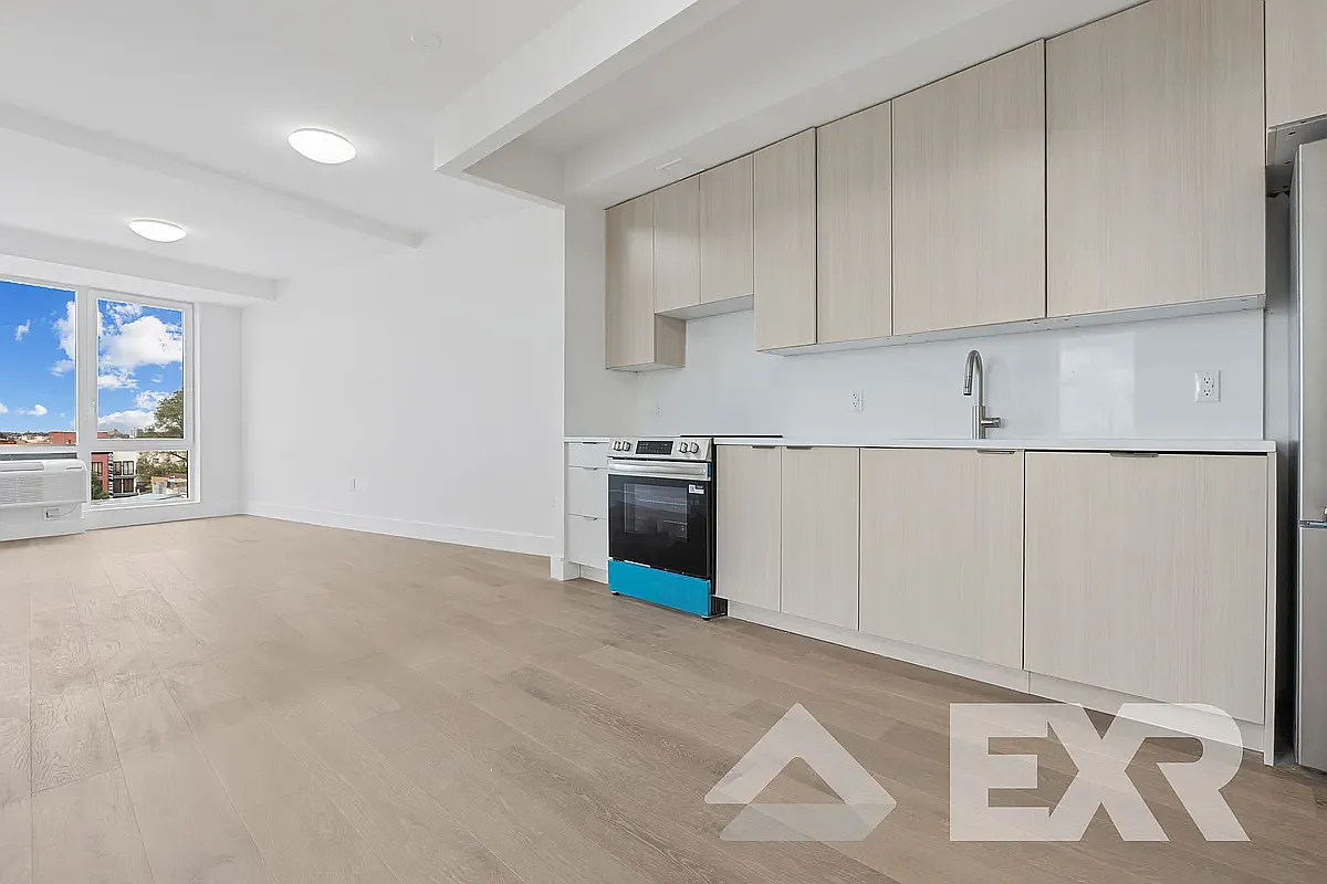 Building Photo - 48 Somers St #506