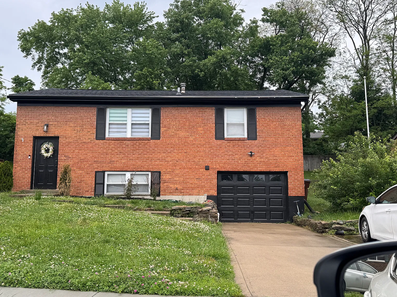 3 bed, 1100 sqft, $1,900 — Photo 2