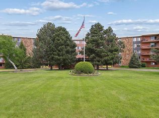18 E Old Willow Rd APT 213N, Prospect Heights, IL 60070