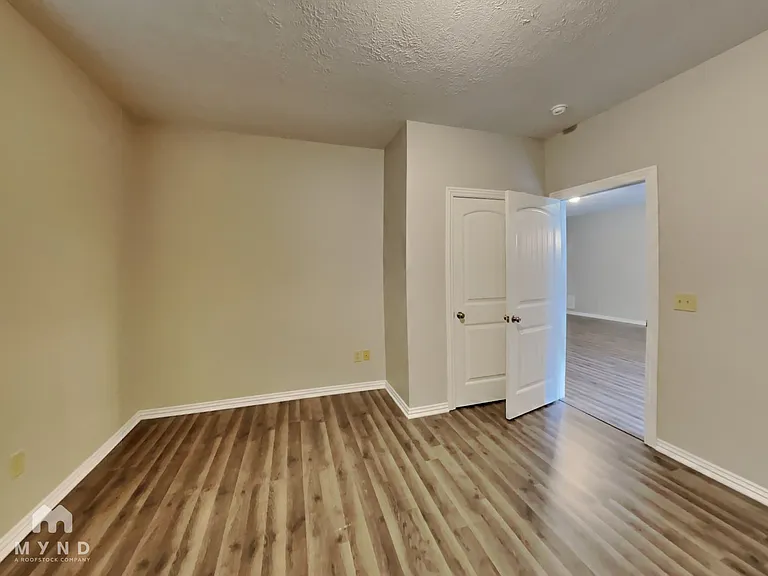 111 N Peach Brk — Photo 17