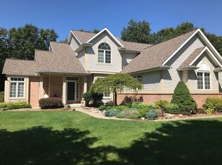 7855 Newport Dr NE, Rockford, MI 49341