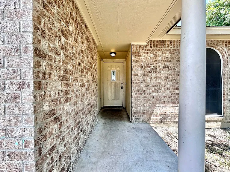 404 Mesquite Cir — Photo 4