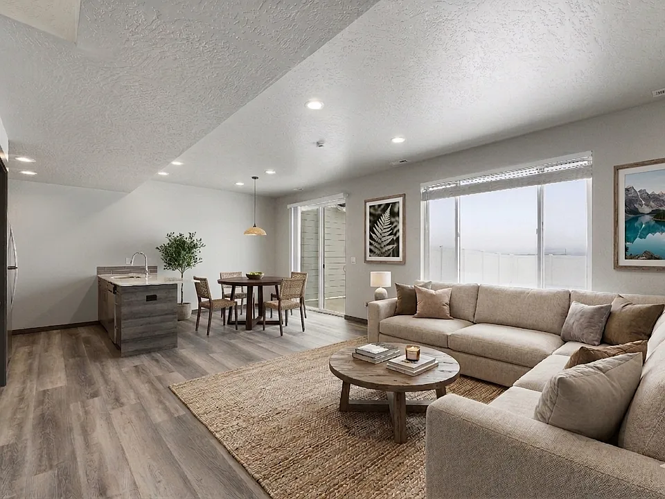 1677 Sq Ft Livingroom/Dinning room