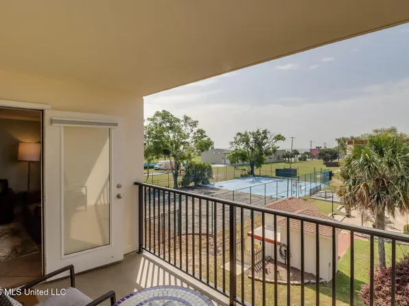2046 Beach Blvd APT D302, Biloxi, MS 39531