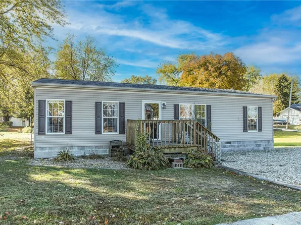 211 W South 2nd St, Stewardson, IL 62463