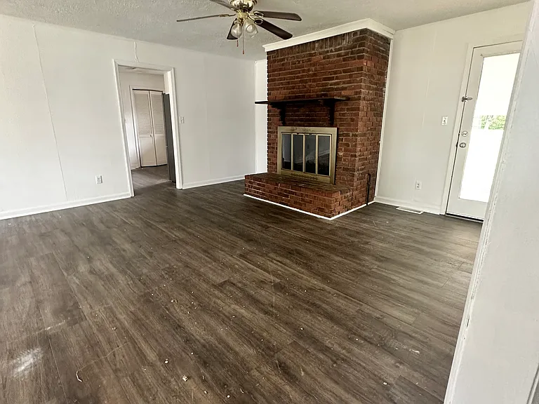 802 Oak Hurst Dr — Photo 15