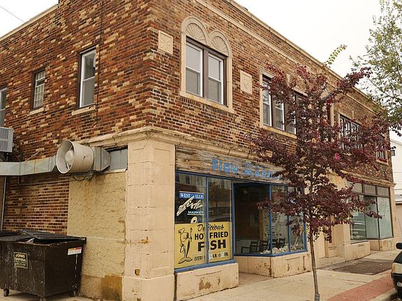 3rd image of 5901 W Burnham St #5915