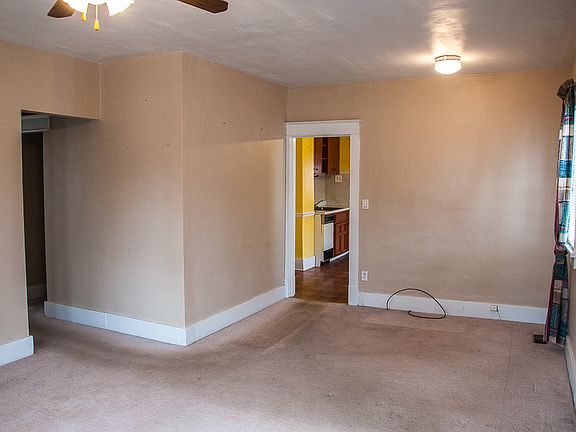 3rd image of 2417 Wallis Ave