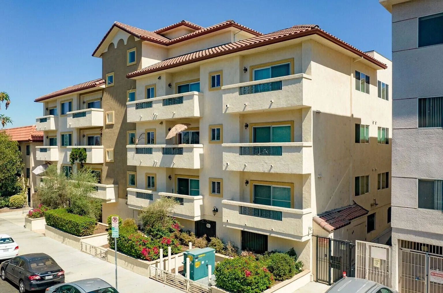 4742 Sepulveda Blvd — Photo 1