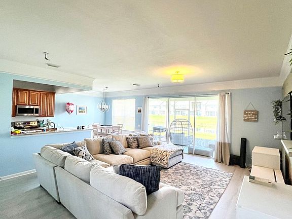 3rd image of 4639 Pond Ridge Dr