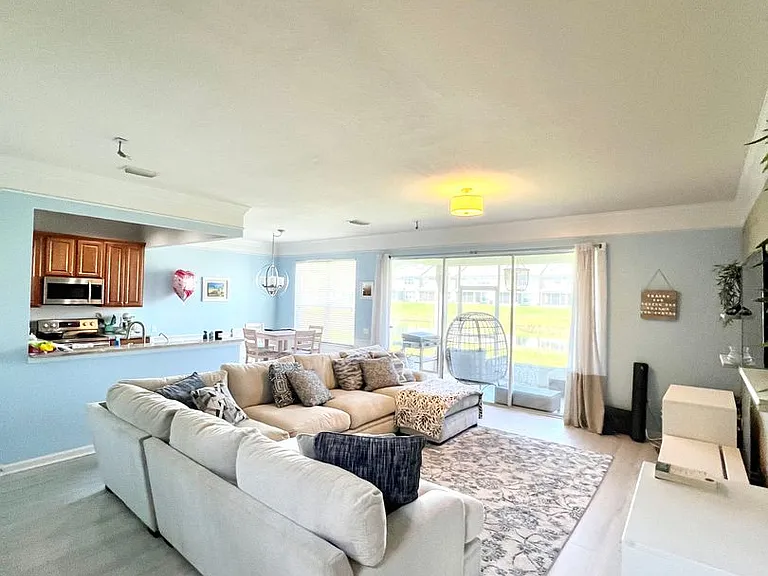 4639 Pond Ridge Dr — Photo 3