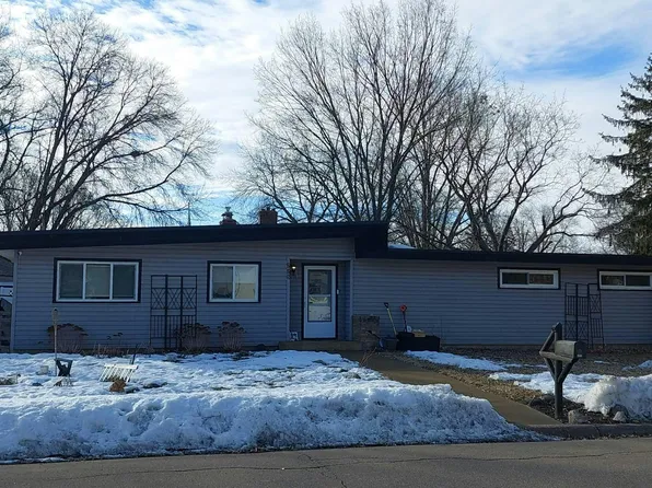 225 S Grey Ave, Rush City, MN 55069