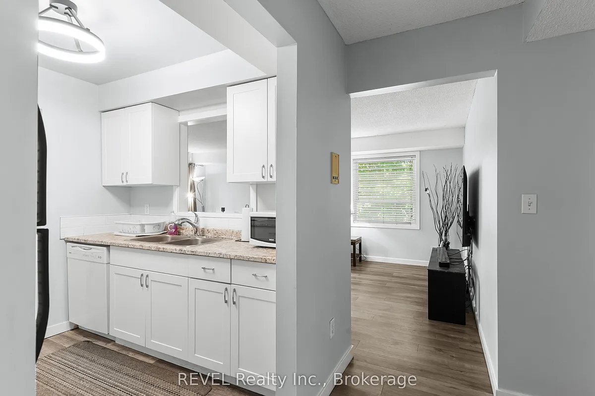 Building Photo - 5222 Portage Rd #305
