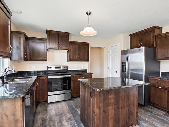 The chef-ready kitchen of the St Andrew comes with stainless steel appliances