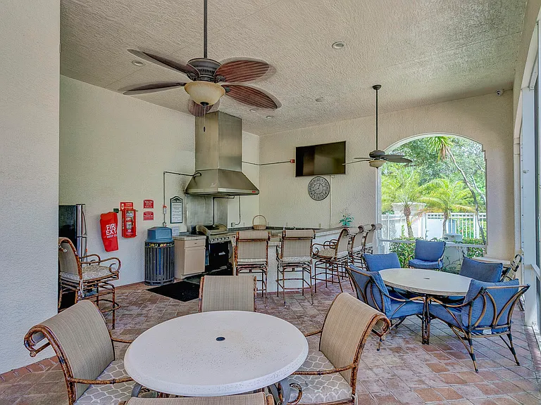 9303 Myrtlewood Cir W — Photo 31