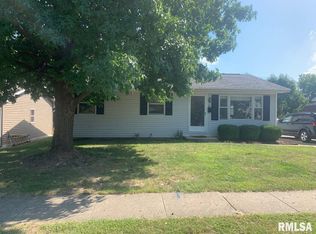 18 N Windrush Dr, Jacksonville, IL 62650