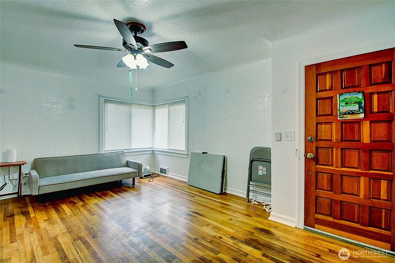 4th image of 1135 E Orange Avenue