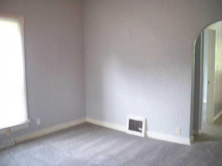 1120 S Pasfield St — Photo 18