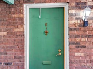 425 S Geyer Rd APT H, Saint Louis, MO 63122
