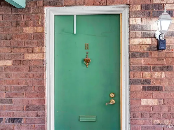 425 S Geyer Rd APT H, Saint Louis, MO 63122