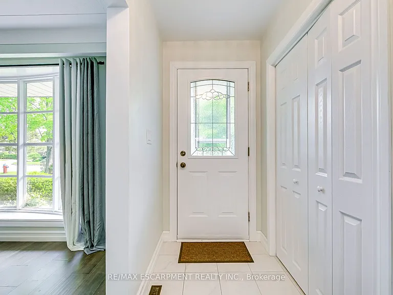 356 Dunlop Cres — Photo 4