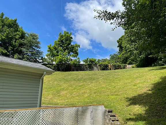 5th image of 213 Allison Ln