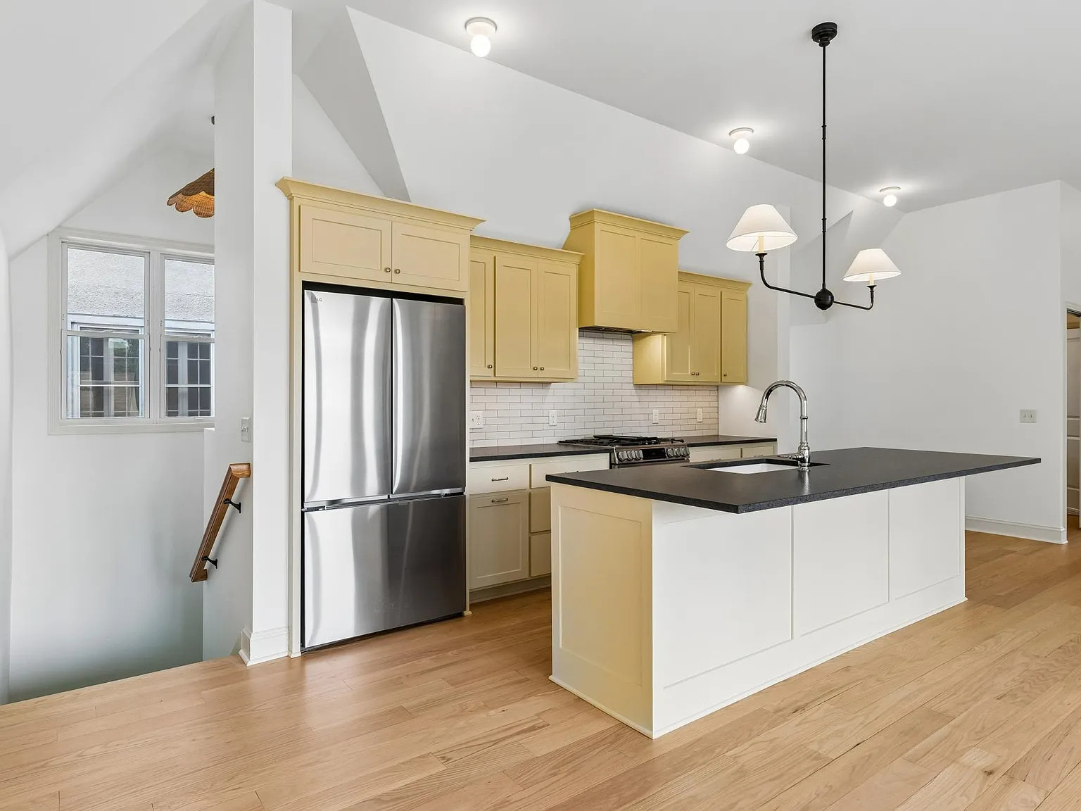 2 bed, 1658 sqft, $4,840 — Photo 4
