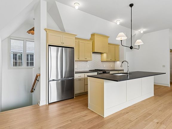 4th image of 3711 Colgate Ave #2