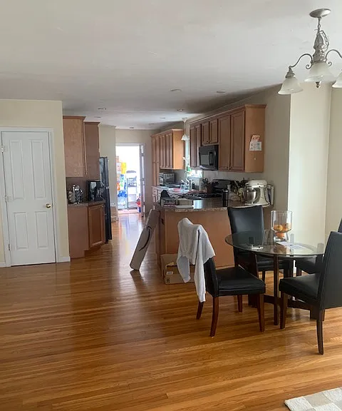 overview from dining room to kitchen