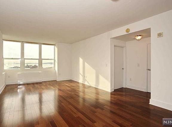 3rd image of 88 Morgan St APT 3606