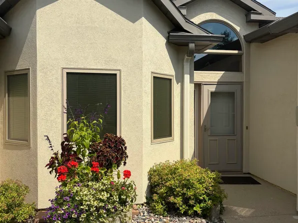 2702 18th Ave SW, Minot, ND 58701