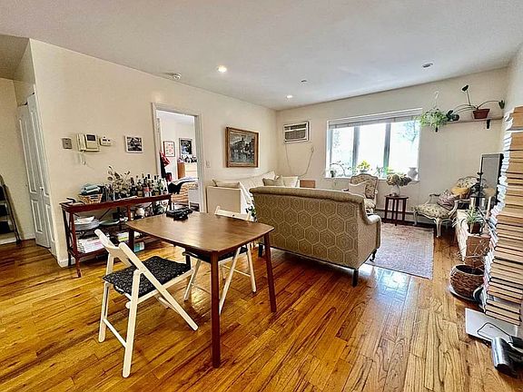 3rd image of 568 Warren St #4B