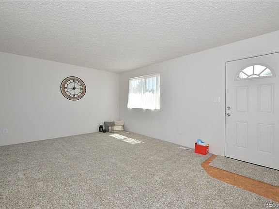 4th image of 3277 Foxridge Dr