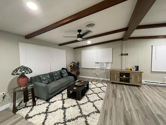 4th image of 21 Oak Dr