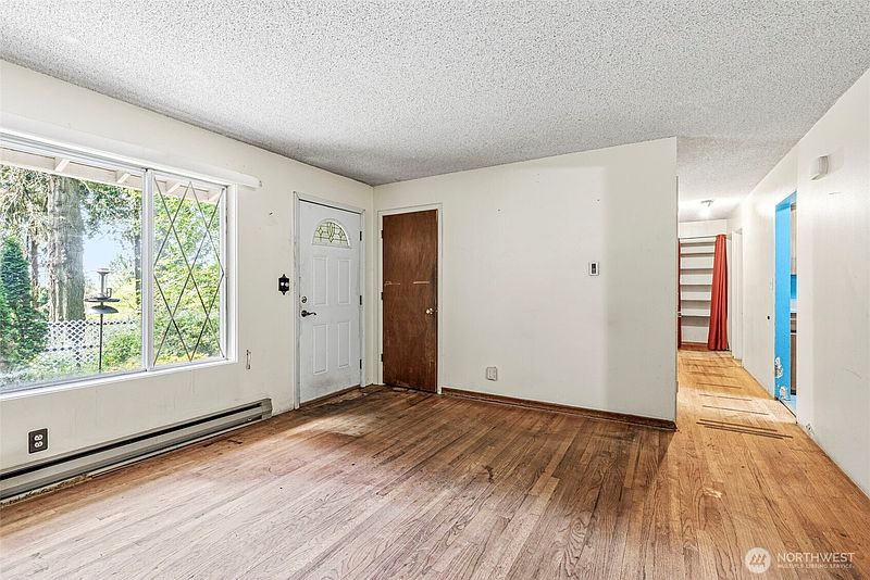 4th image of 3739 Columbia Heights Road