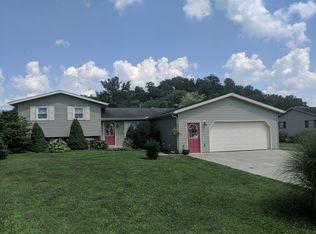 2820 Faye Dr, Zanesville, OH 43701
