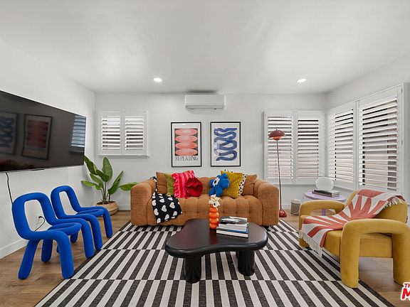 5th image of 3037 Pacific Ave