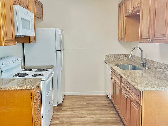 4th image of 4912 W Point Loma Blvd #2