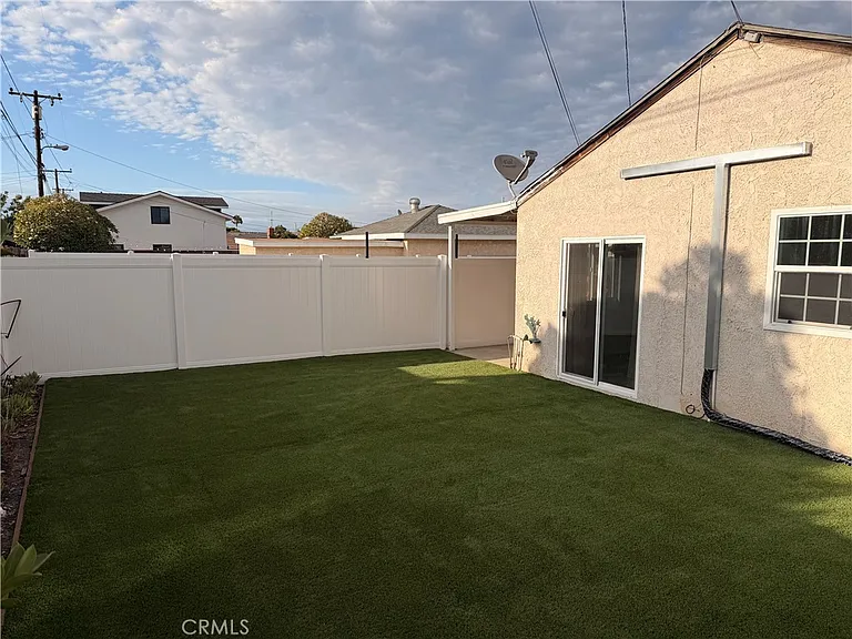 18029 Horst Ave — Photo 5