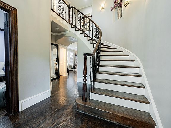 3rd image of 5517 Longview St