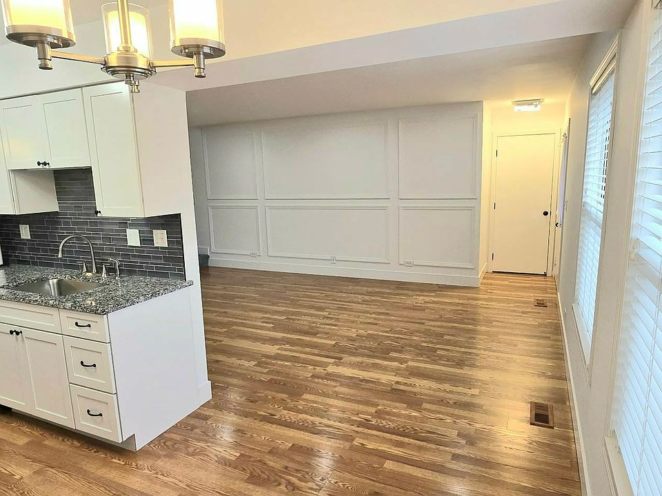 1st image of 382 Birchwood Ct #382