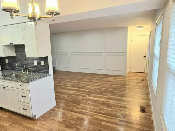 382 Birchwood Ct #382, Vernon Hills, IL 60061